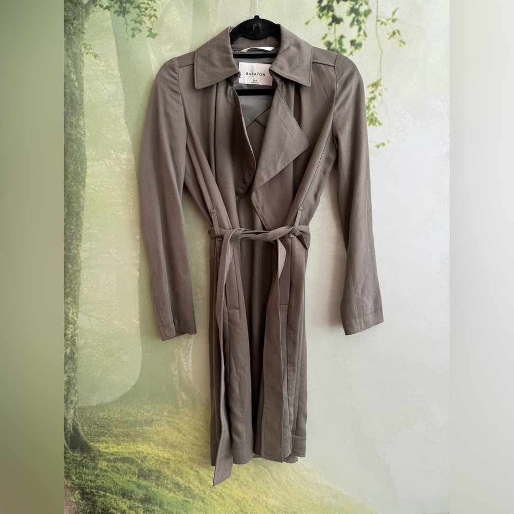 Babaton Maximo trench